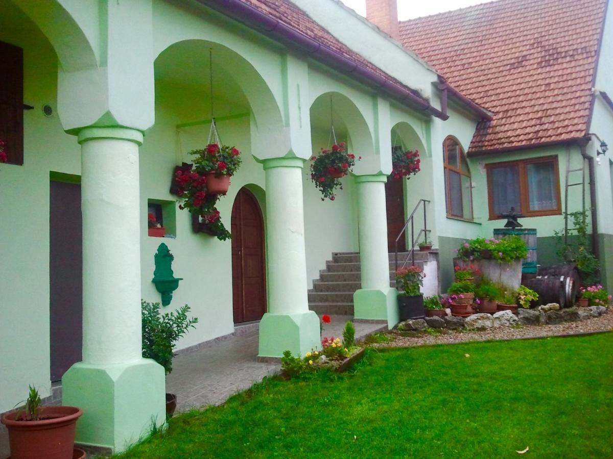 Na Upati Palavy Hotel ฮอร์นี เวียสโตนิเซอ ภายนอก รูปภาพ