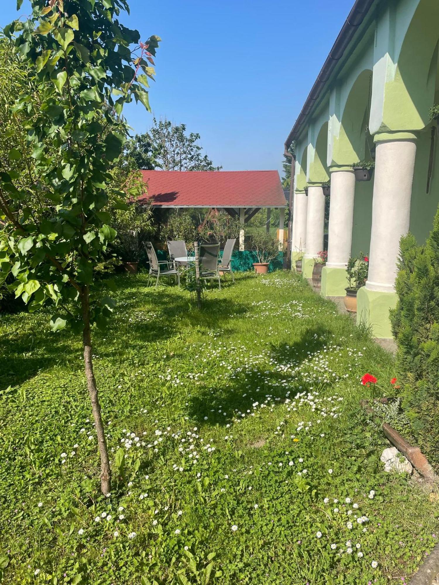 Na Upati Palavy Hotel ฮอร์นี เวียสโตนิเซอ ภายนอก รูปภาพ